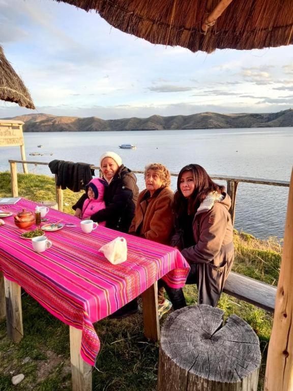 Готель Hostal Luna Del Titikaka En Isla De La Luna Bolivia Екстер'єр фото